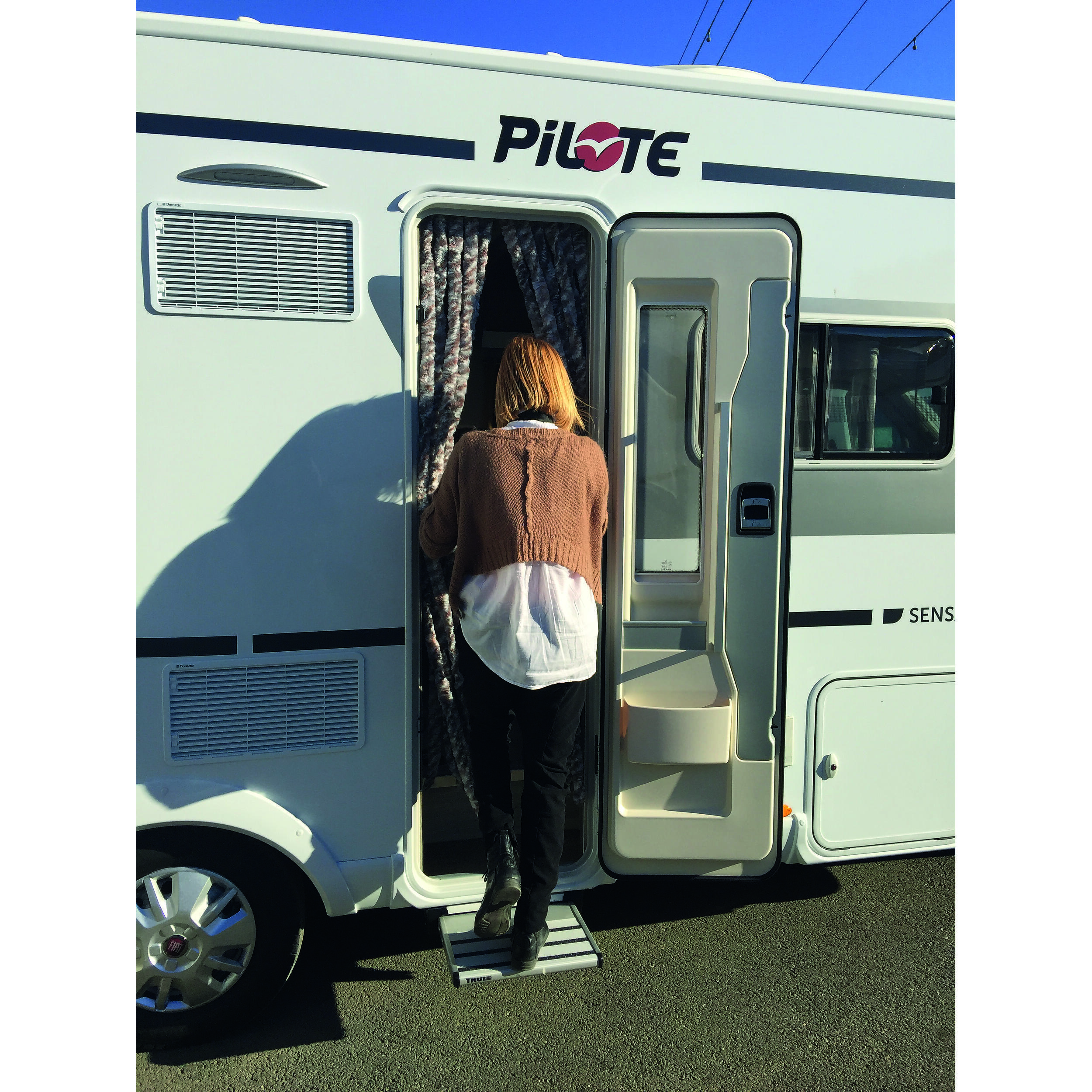 Rideau chenille pour porte camping-car : - Coloris : Marron / Blanc / Gris