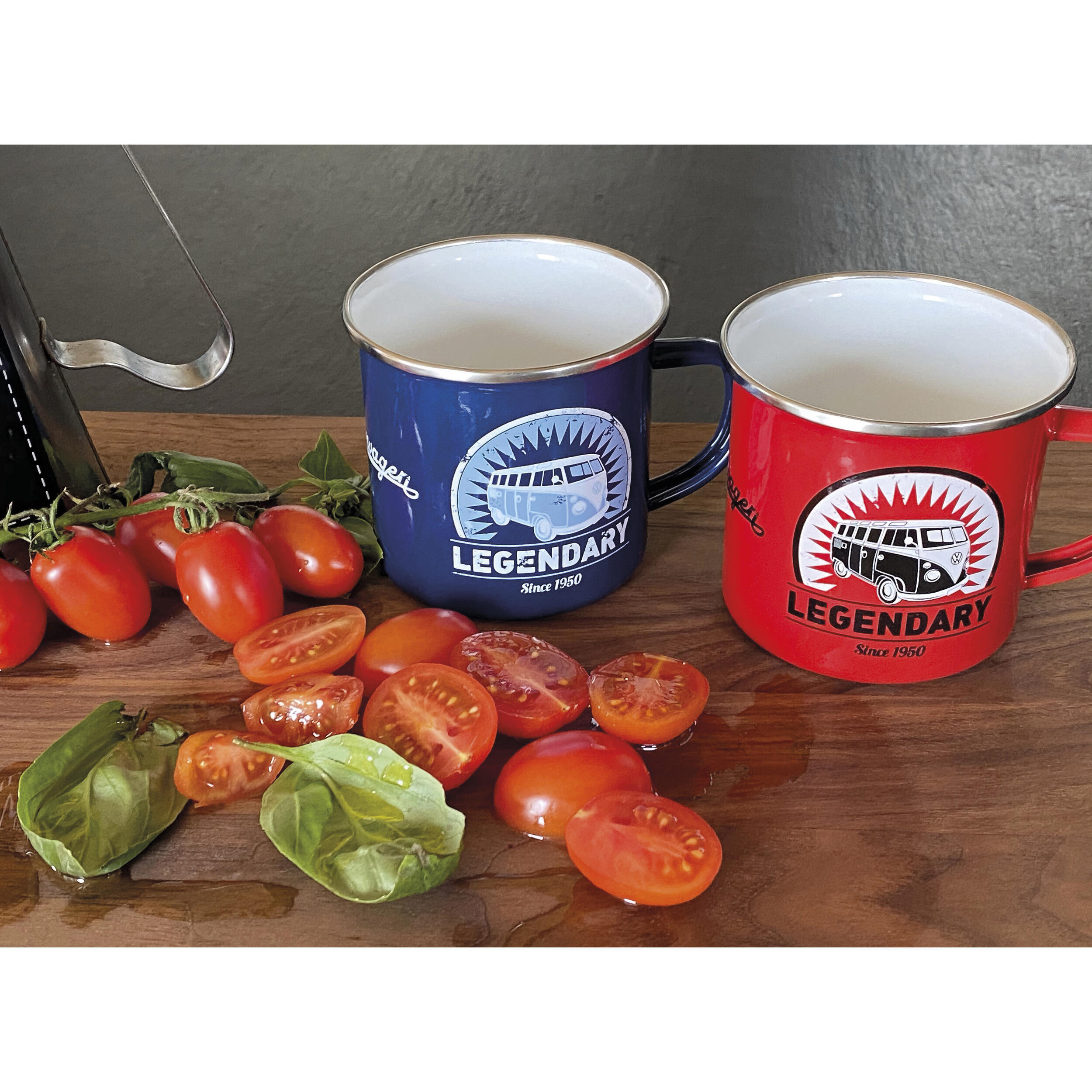 Lot de 2 mugs émaillées collection Volkswagen : - Coloris : Rouge et Bleu