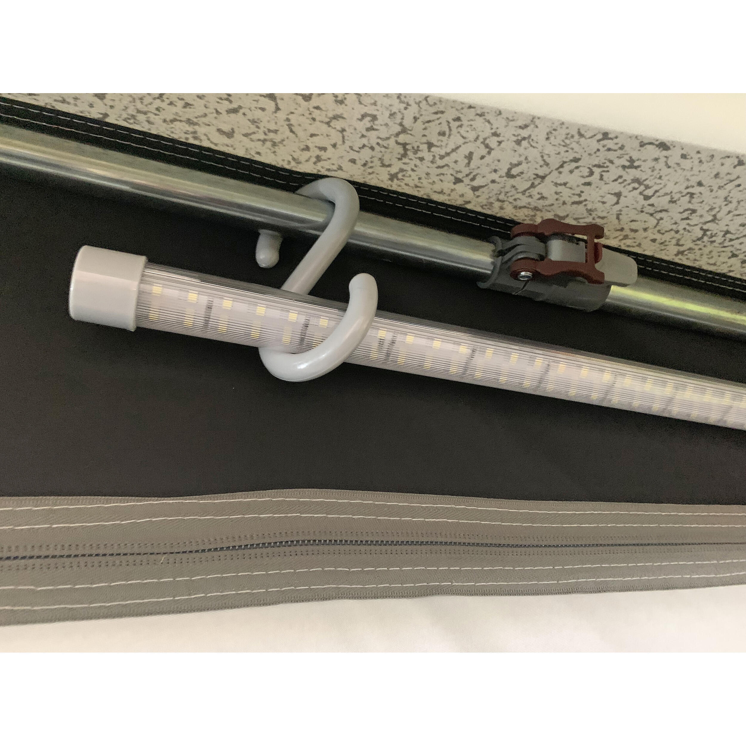 Lampe tube à suspendre Lumino pour auvent