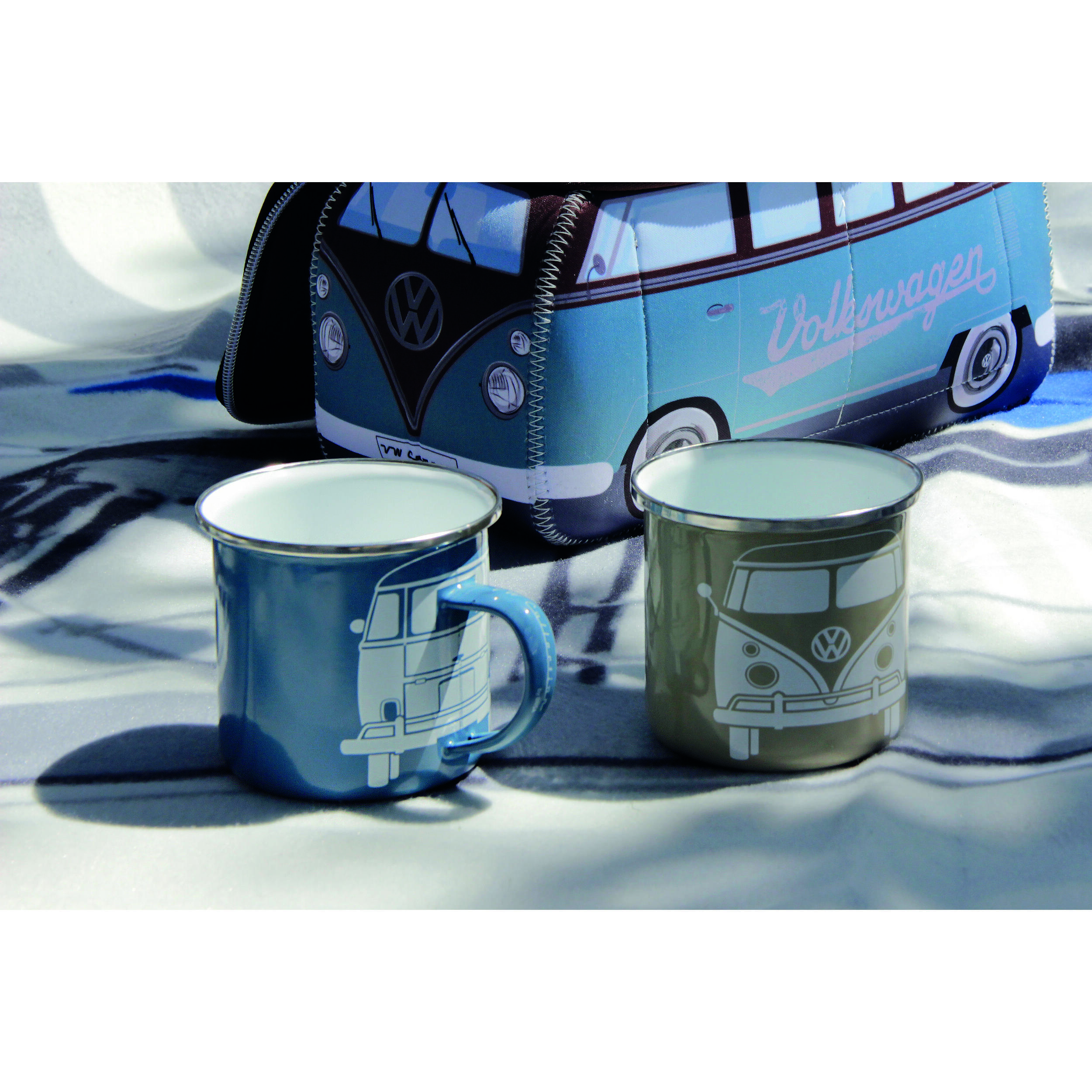 Lot de 2 mugs émaillées collection Volkswagen : - Coloris : Bleu et beige