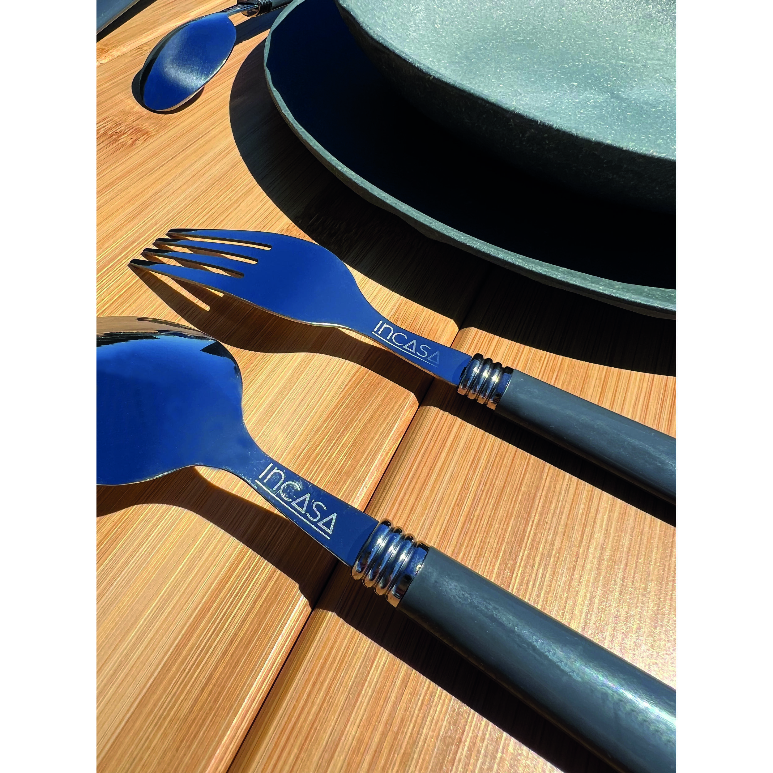 Set de 24 couverts de camping