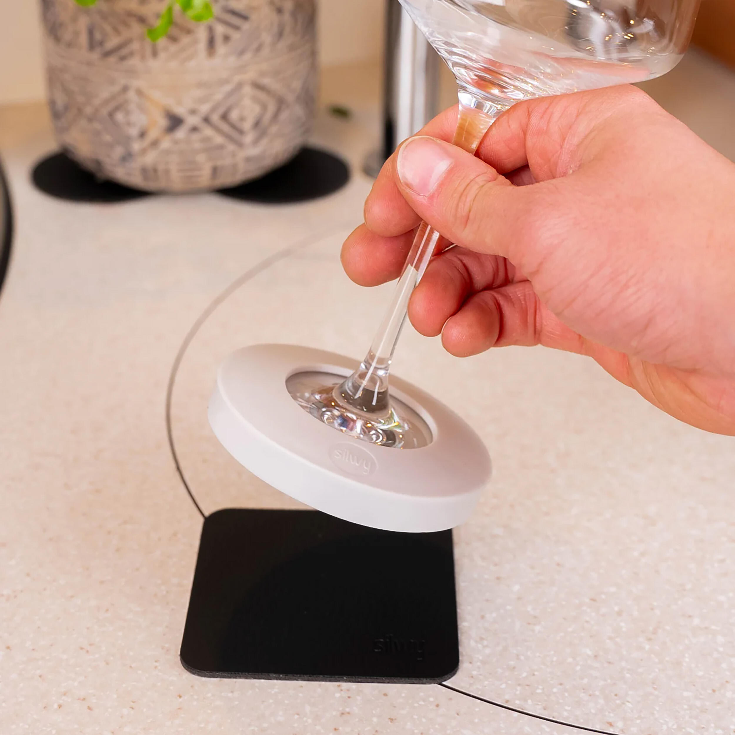 Adaptateur aimanté pour verres à pied avec patin : Gris