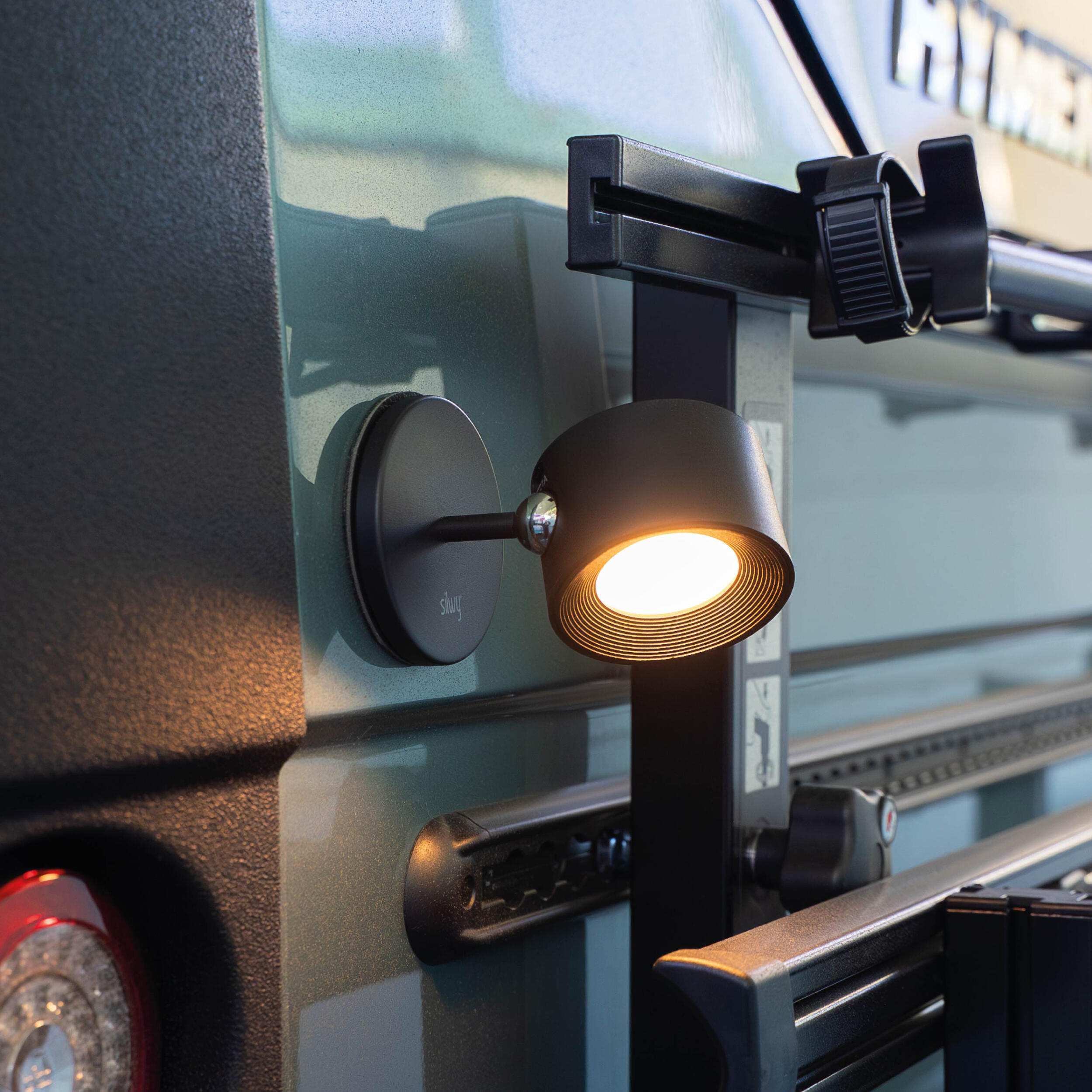 Lampe murale magnétique